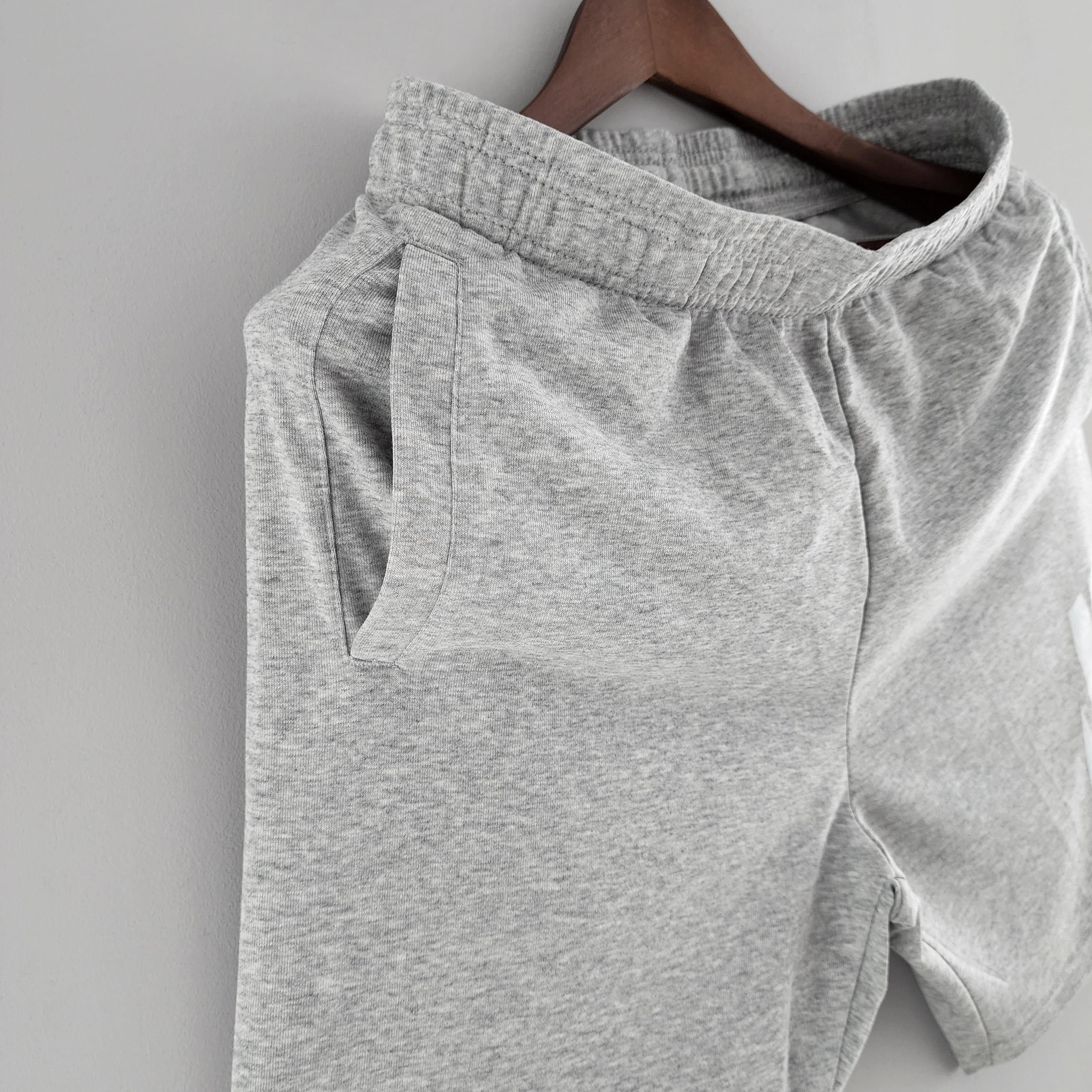 Shorts Moletom Nike - Cinza