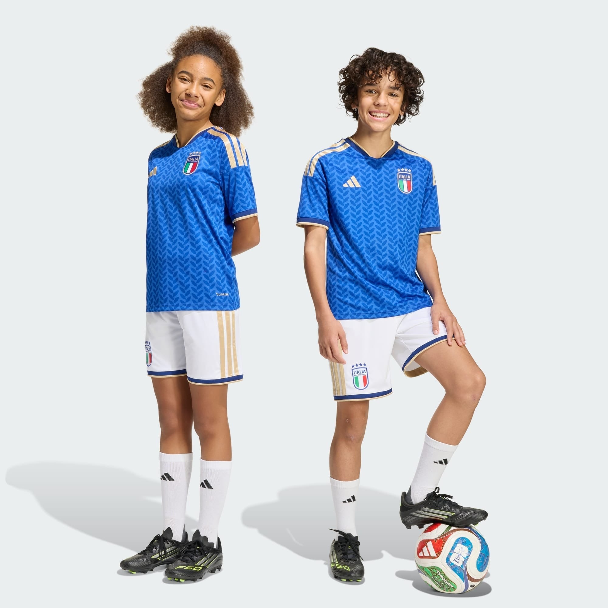 Kinder Italien Zuhause WM 2026 